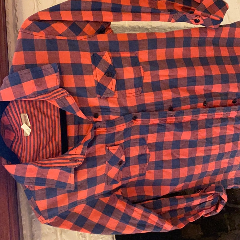 Cute button down top. In excellent used condition worn once